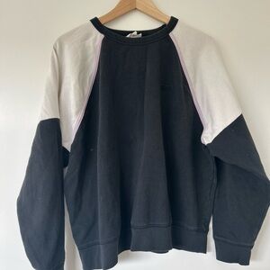Black and White Levi’s Sweater in XL with lavendar border